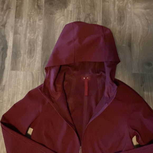 Women’s Lululemon RepelShell Rain Jacket - Picture 2 of 9